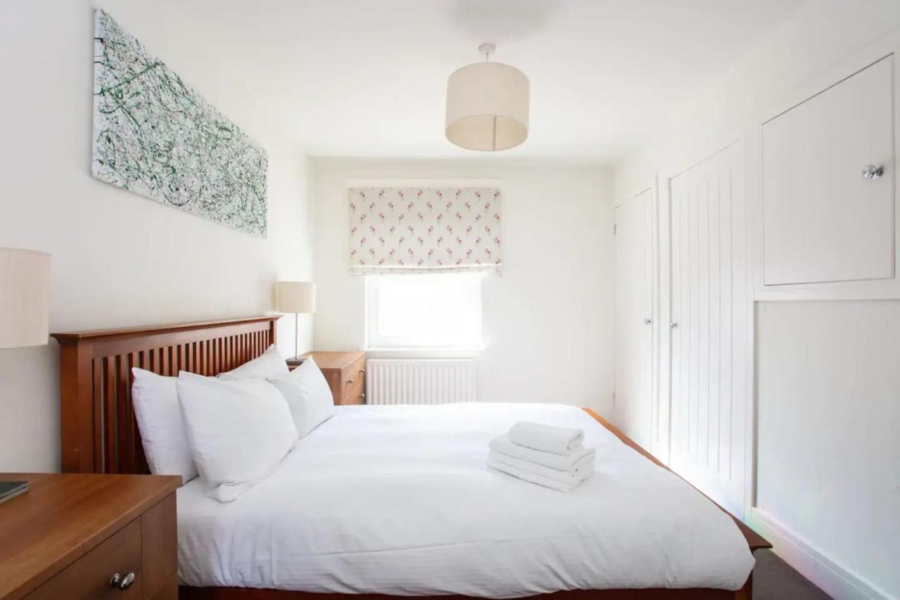 Charming 3 Bedroom With Garden In Peaceful Surrey Quays Londra